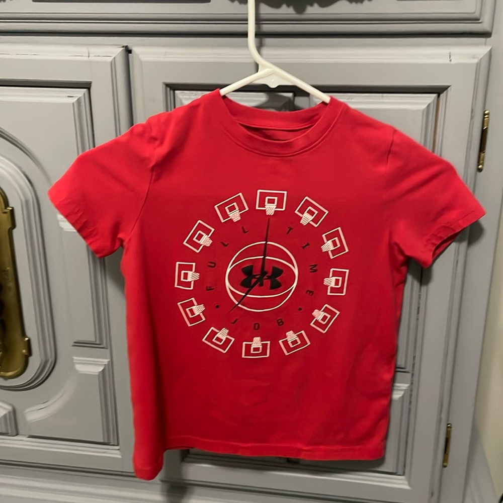 Kids Under Armour red shirtsleeve Y XS